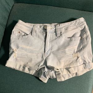 Whitish blue short jeans